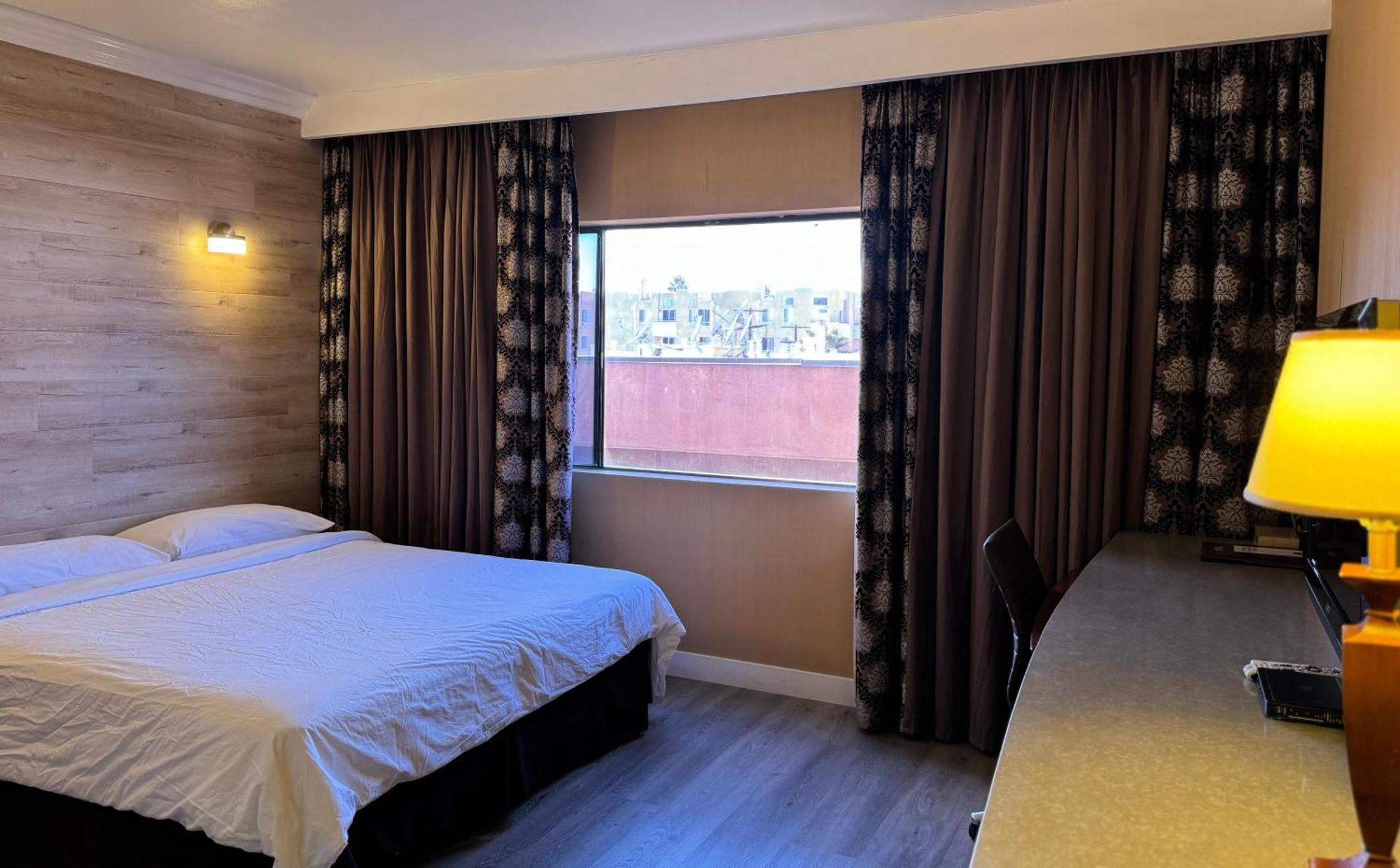 Garden Suite Hotel&Resort Los Angeles Buitenkant foto